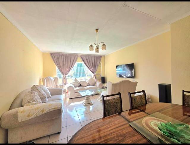 3 BEDROOM HOUSE FOR SALE IN DAWN PARK